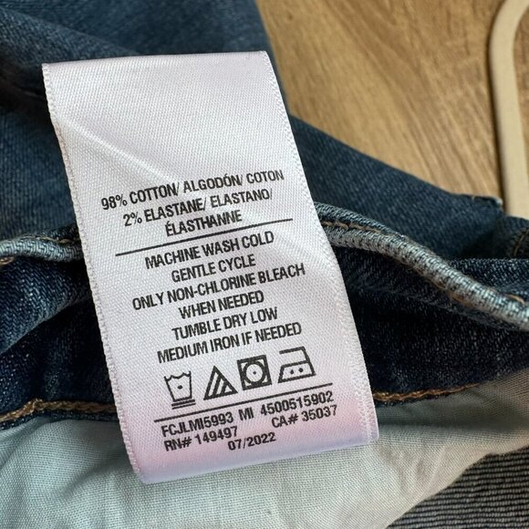 New Favorite Daughter The Valentina Tower Super High Rise Jeans in Medium Indigo - Picture 12 of 13